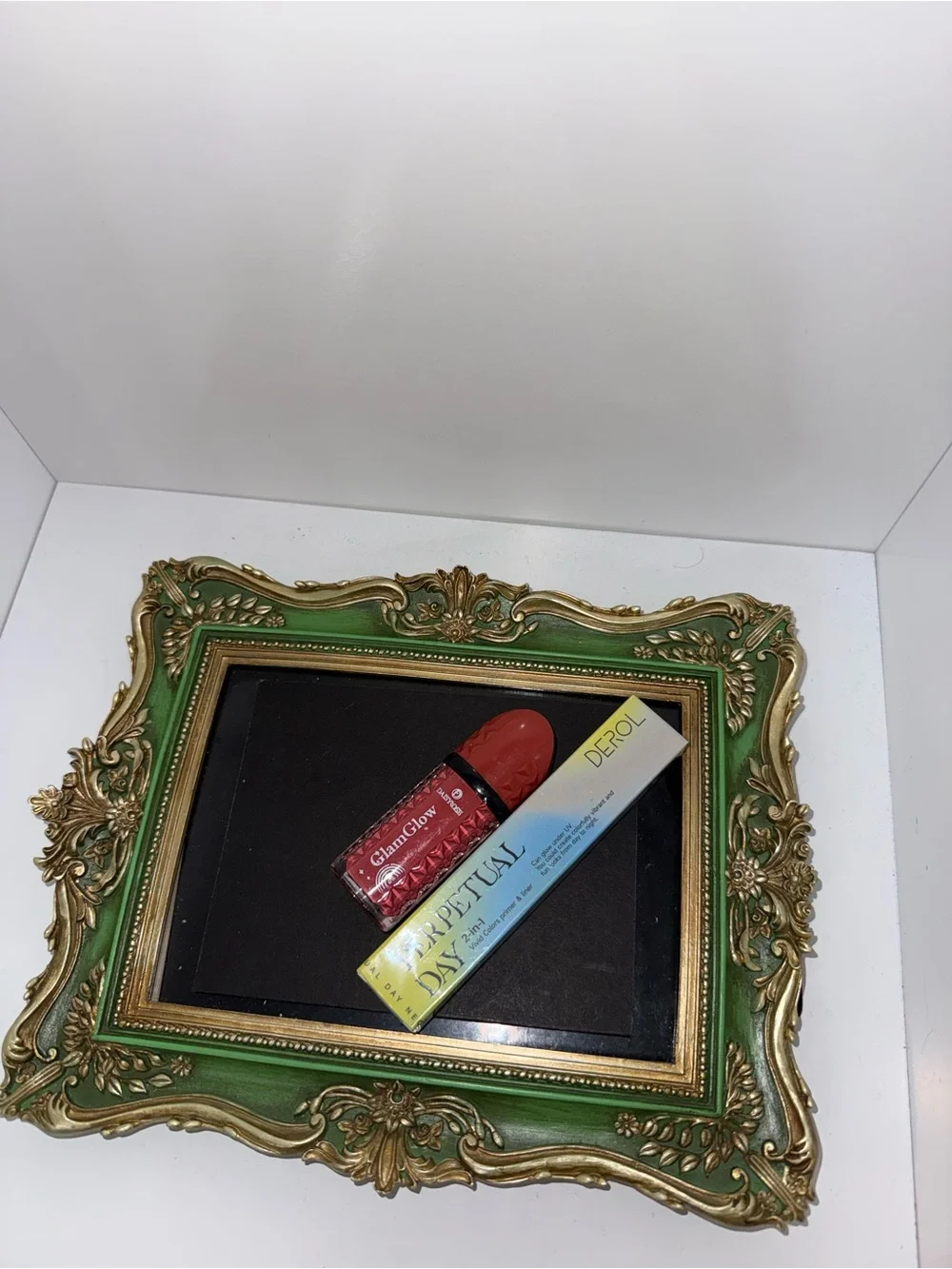 Lip and eye duo
